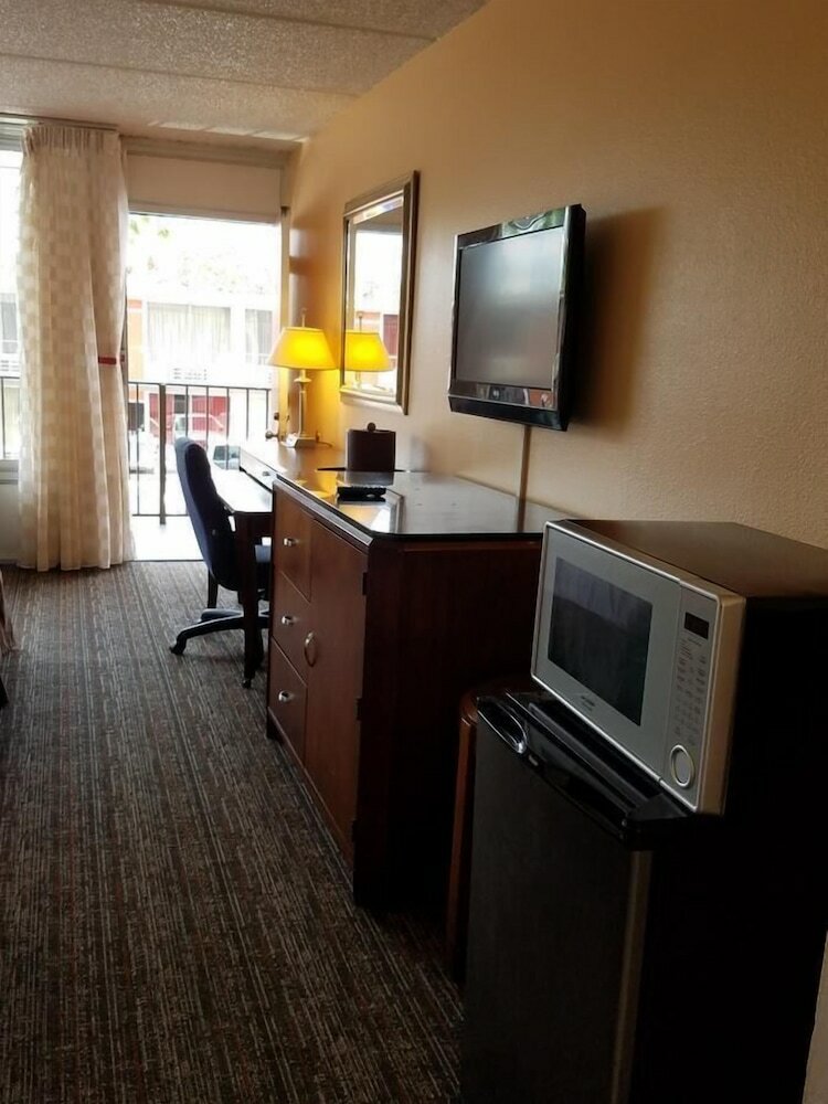 Motel Sun Inn & Suites