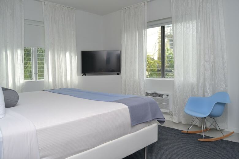 North Beach Hotel