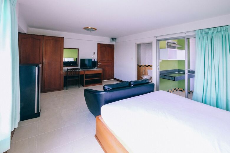 Hotel Golden House @ Onnut Station