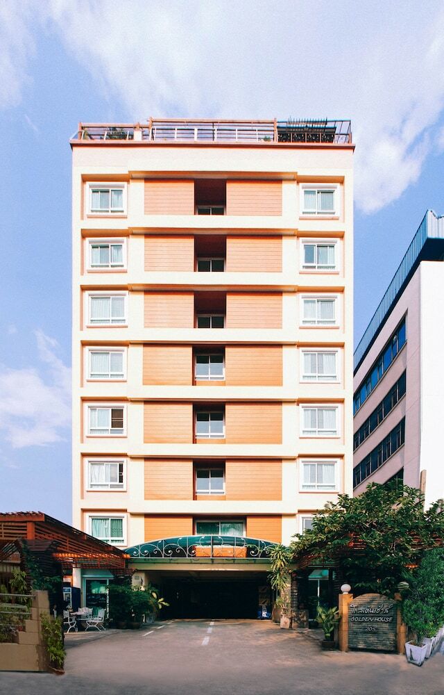 Hotel Golden House @ Onnut Station