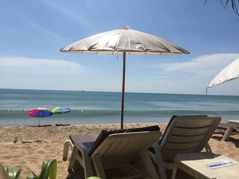 Hotel Baan Rim Lay