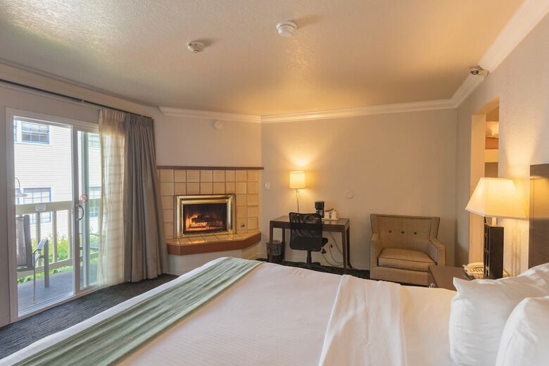Hotel Cannery Row Inn
