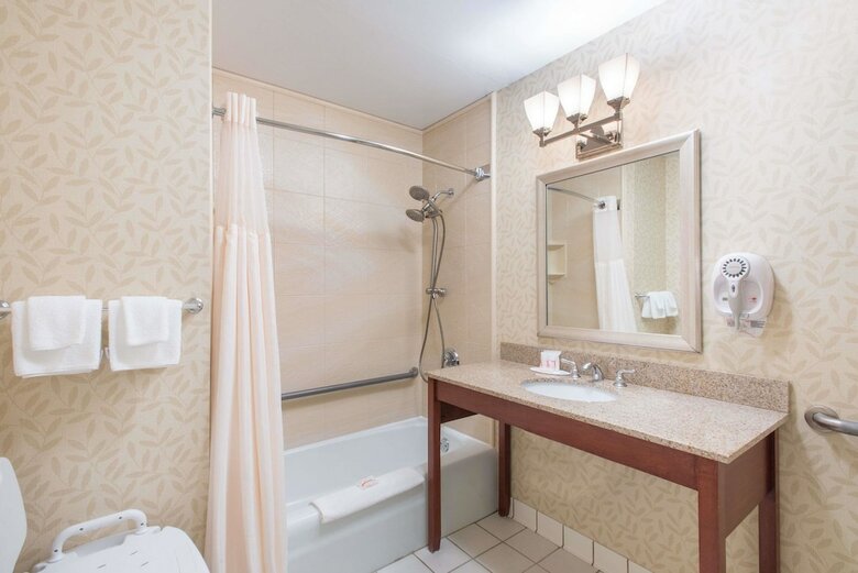 Hotel Ramada By Wyndham Ellsworth