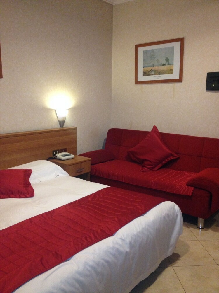 Hostal San Paolo Guest House