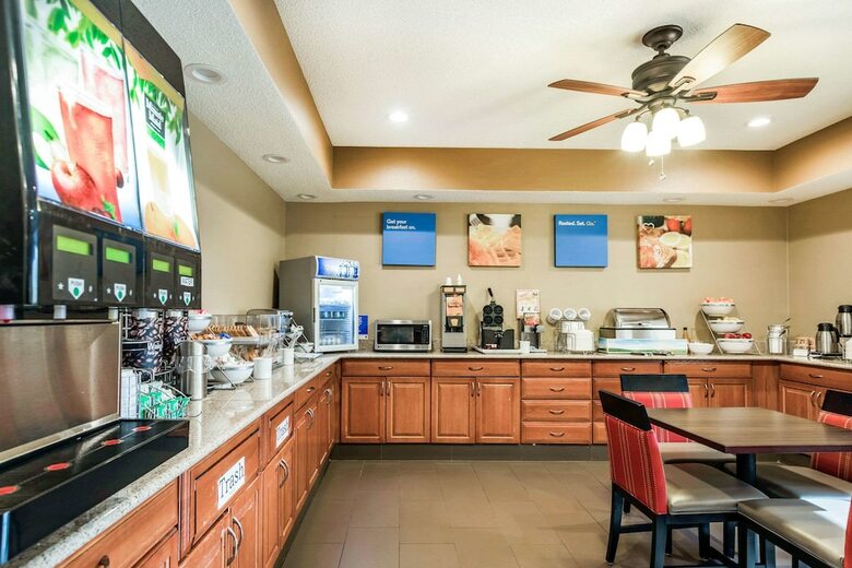 Hotel Comfort Inn Wings Stadium