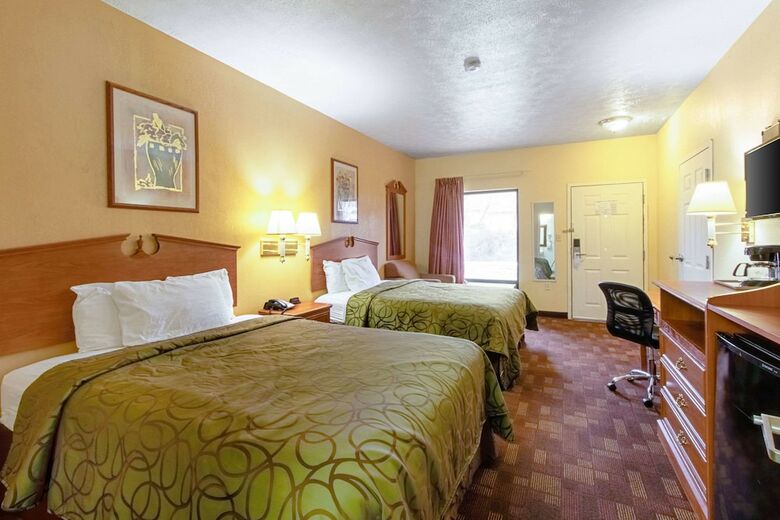 Hotel Rodeway Inn & Suites