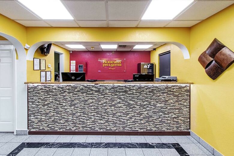 Hotel Rodeway Inn & Suites