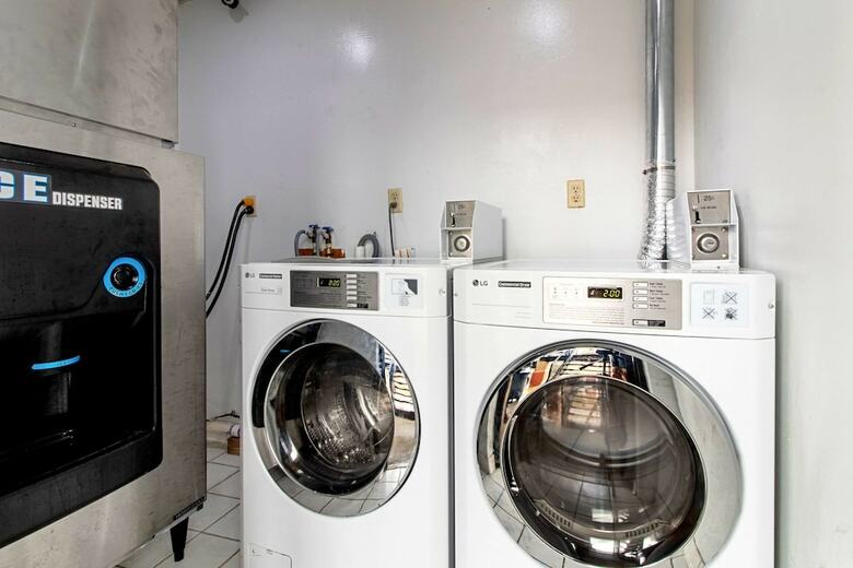 Hotel Rodeway Inn & Suites