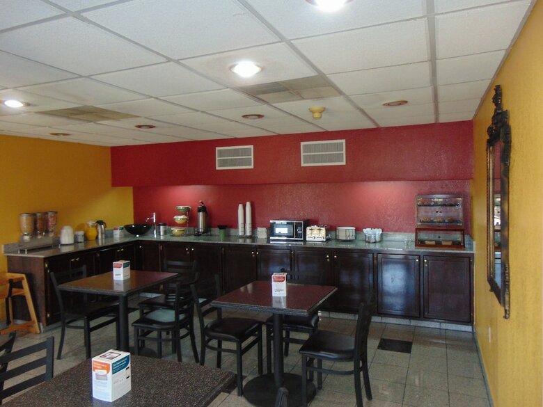 Hotel Rodeway Inn & Suites