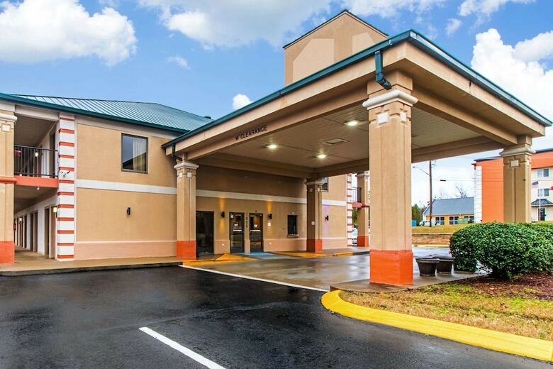 Hotel Rodeway Inn & Suites