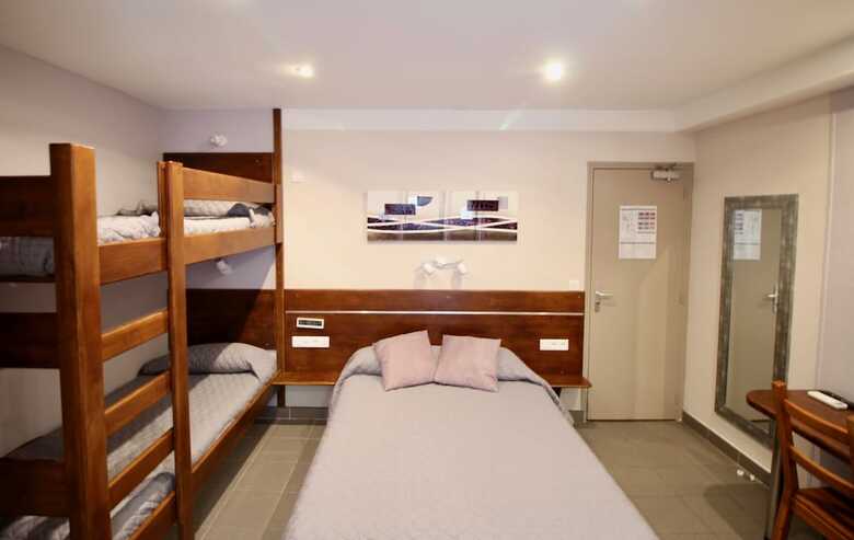 Hotel H�tel Des Pyr�n�es