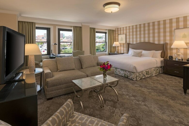 The Raphael Hotel, Autograph Collection