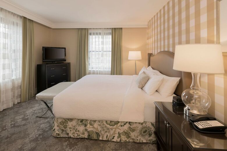 The Raphael Hotel, Autograph Collection