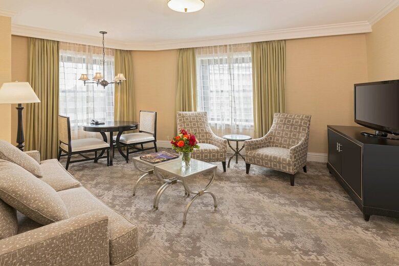 The Raphael Hotel, Autograph Collection