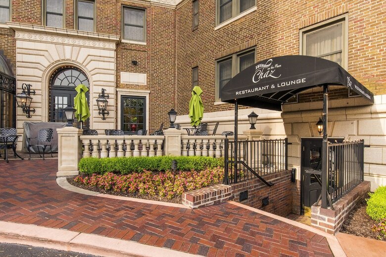 The Raphael Hotel, Autograph Collection