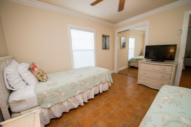 Tortuga Inn Beach Resort