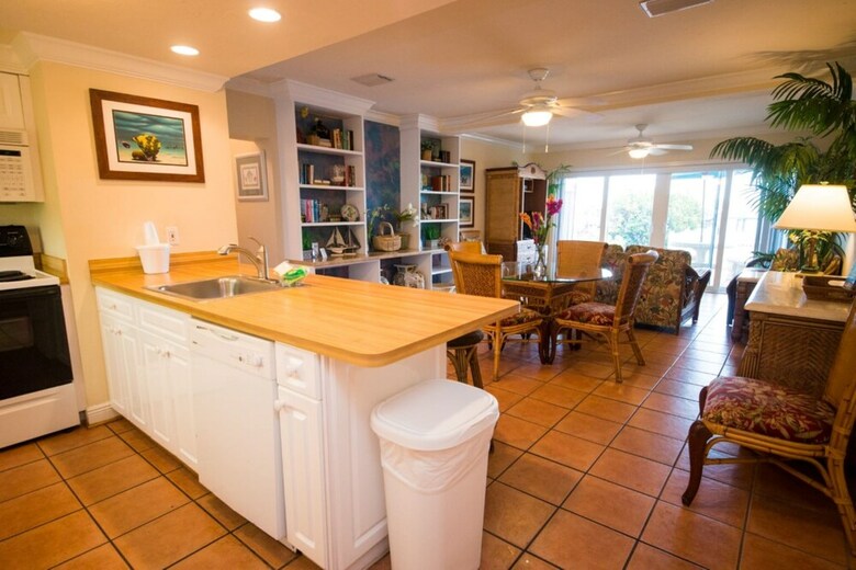 Tortuga Inn Beach Resort