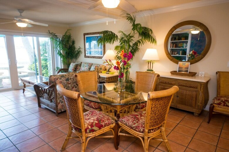 Tortuga Inn Beach Resort