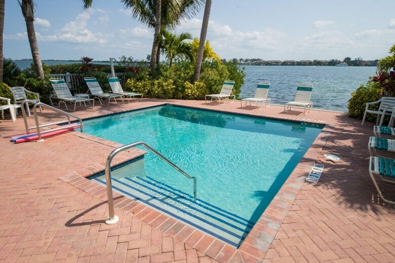 Tortuga Inn Beach Resort