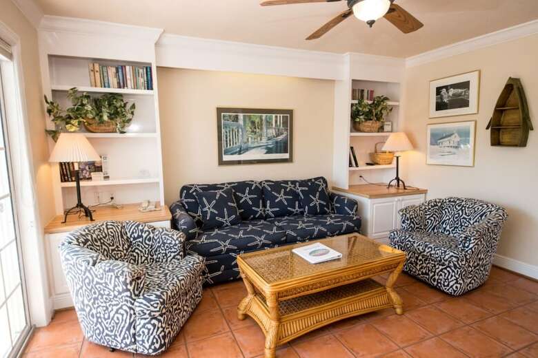 Tortuga Inn Beach Resort