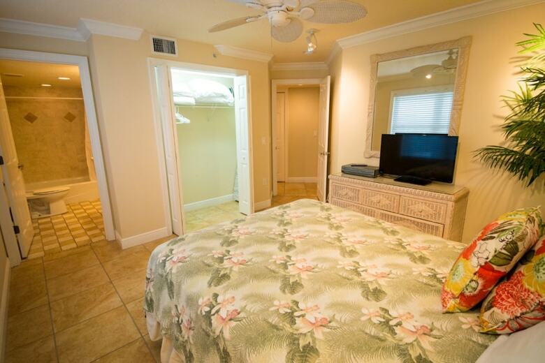 Tortuga Inn Beach Resort