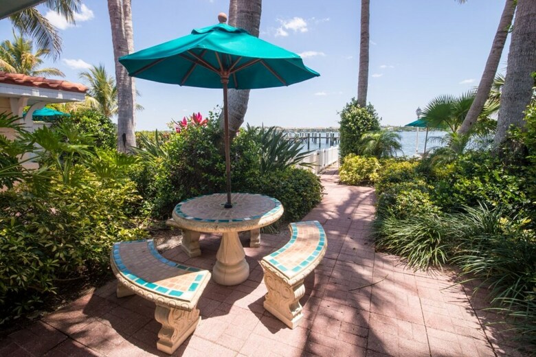 Tortuga Inn Beach Resort