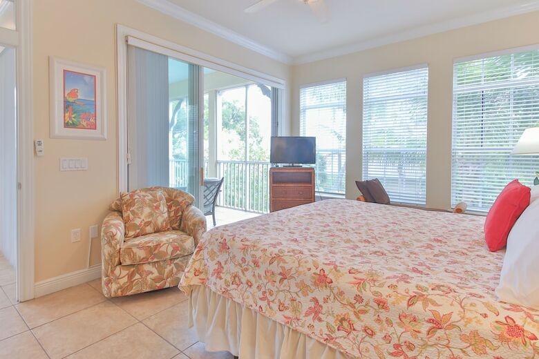 Tortuga Inn Beach Resort