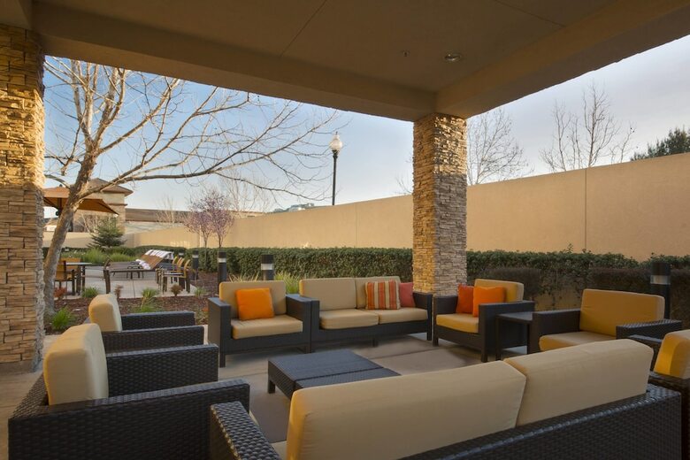 Hotel Courtyard By Marriott Sacramento Folsom