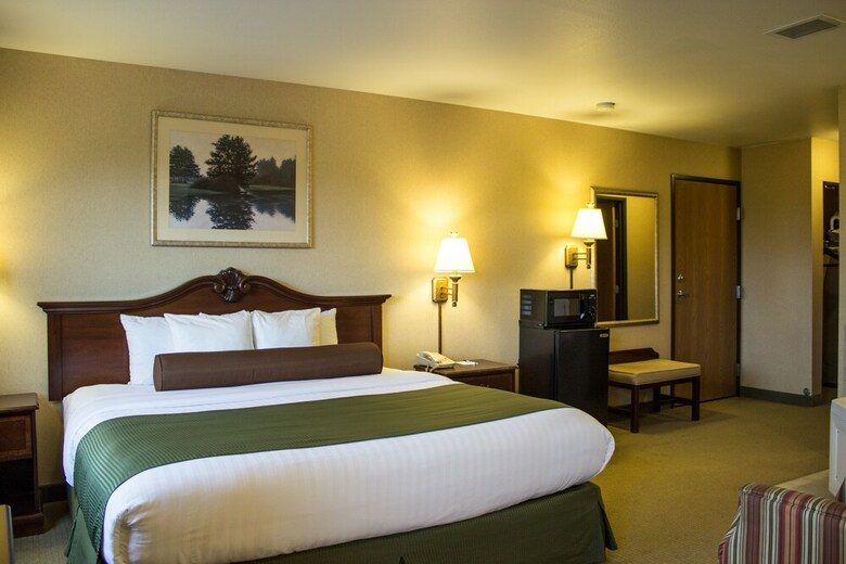 Boarders Inn & Suites By Cobblestone Hotels - Shawano
