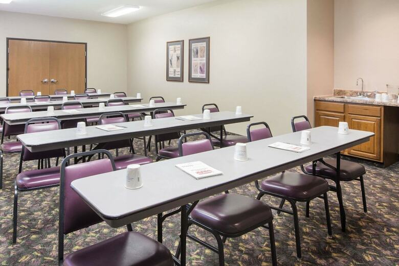 Motel Super 8 By Wyndham Iola Ks