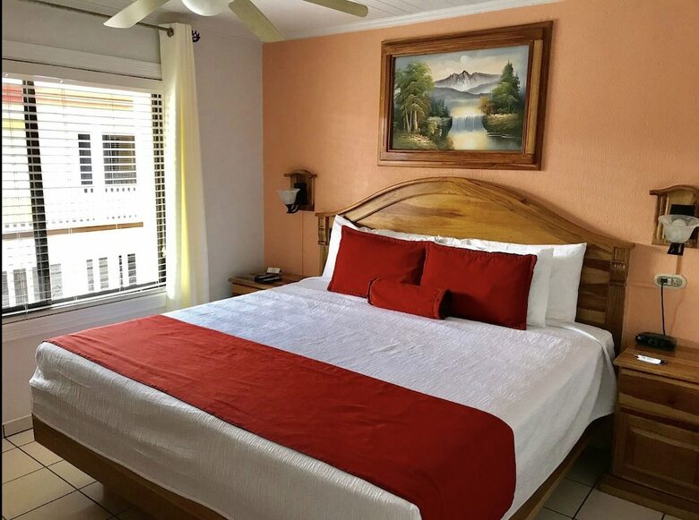 Hotel Prado Inn & Suites
