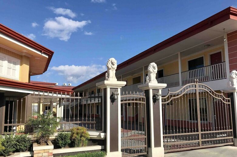Hotel Prado Inn & Suites
