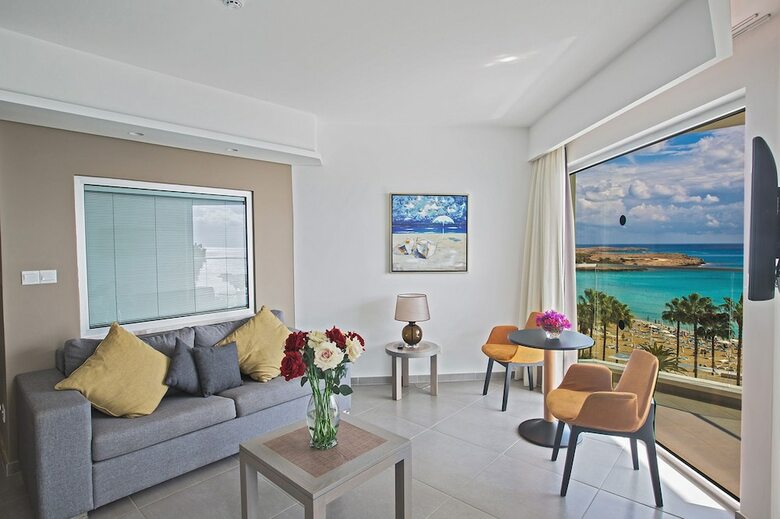 Vassos Nissi Plage Hotel