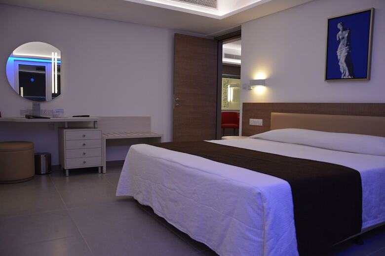 Vassos Nissi Plage Hotel