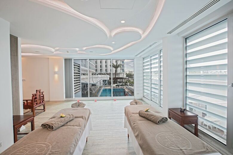 Vassos Nissi Plage Hotel
