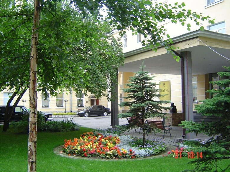 Guyot Business Boutique Hotel