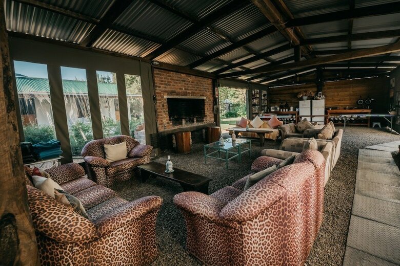 Hotel The Village Lodge