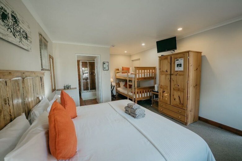 Hotel The Village Lodge
