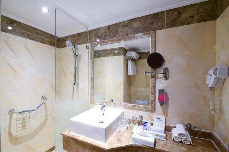 Hotel Al Shakreen Golden Tulip