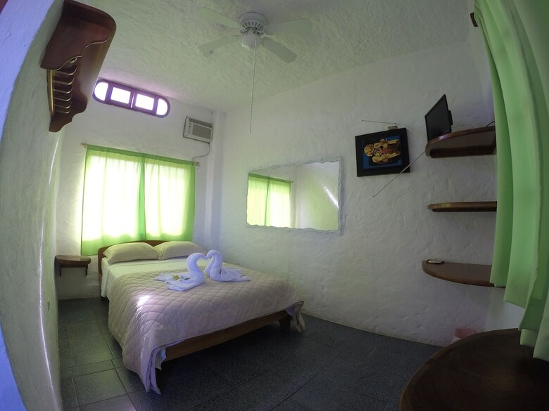 Bed & Breakfast Royal Galapagos Inn