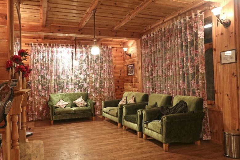 Hotel Urvashi's Retreat