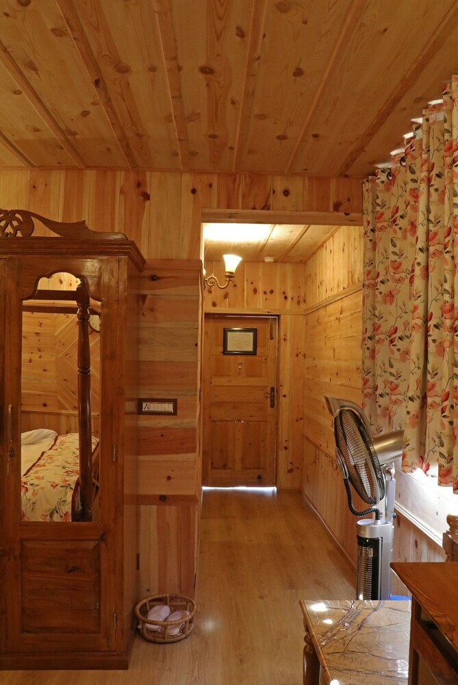Hotel Urvashi's Retreat