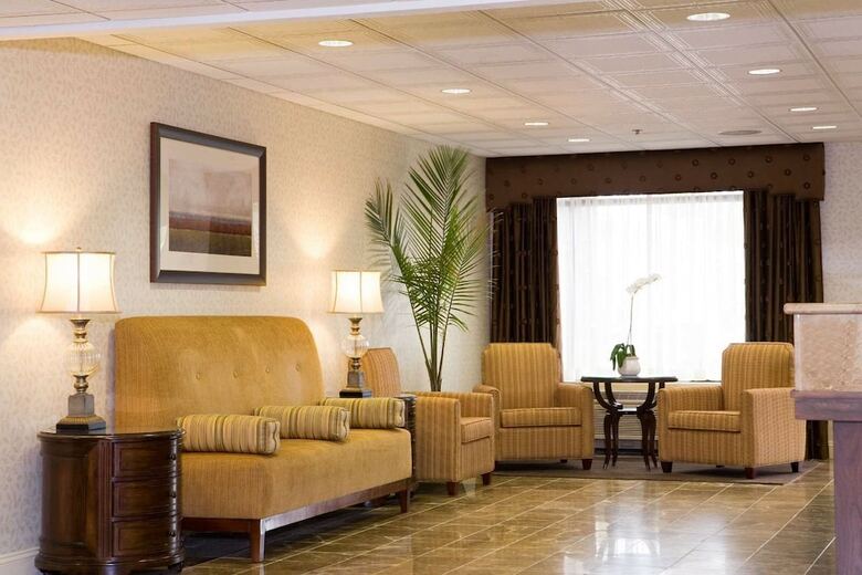 Radisson Hotel And Suites Chelmsford / Lowell