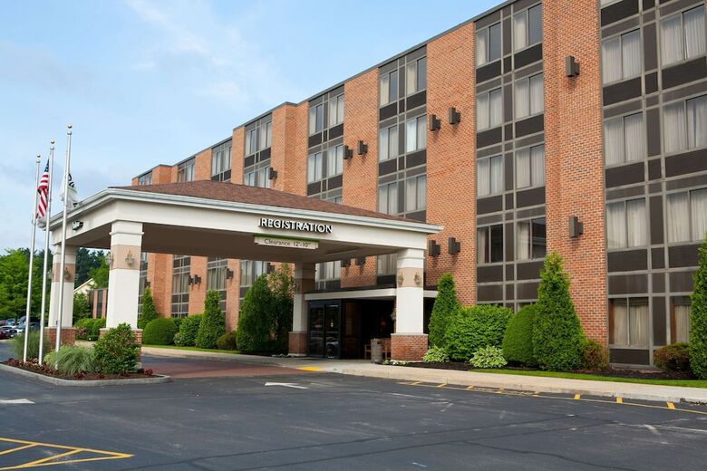 Radisson Hotel And Suites Chelmsford / Lowell