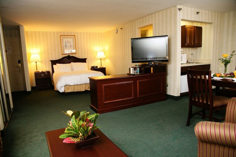 Radisson Hotel And Suites Chelmsford / Lowell