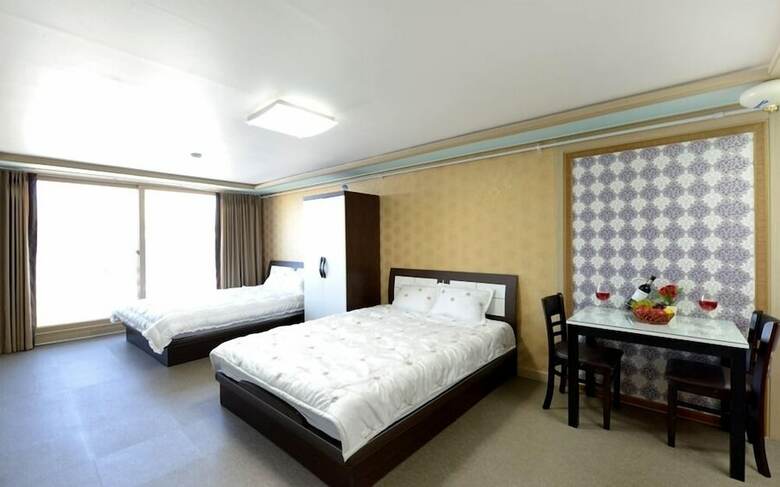 Hotel Hj House