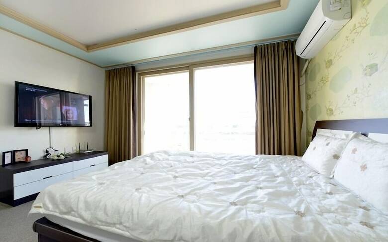 Hotel Hj House