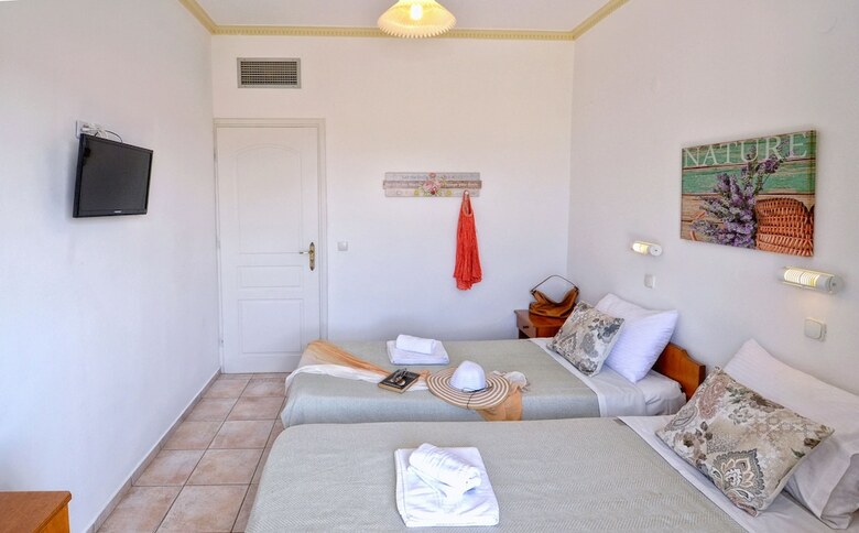Aparthotel Aspri Petra