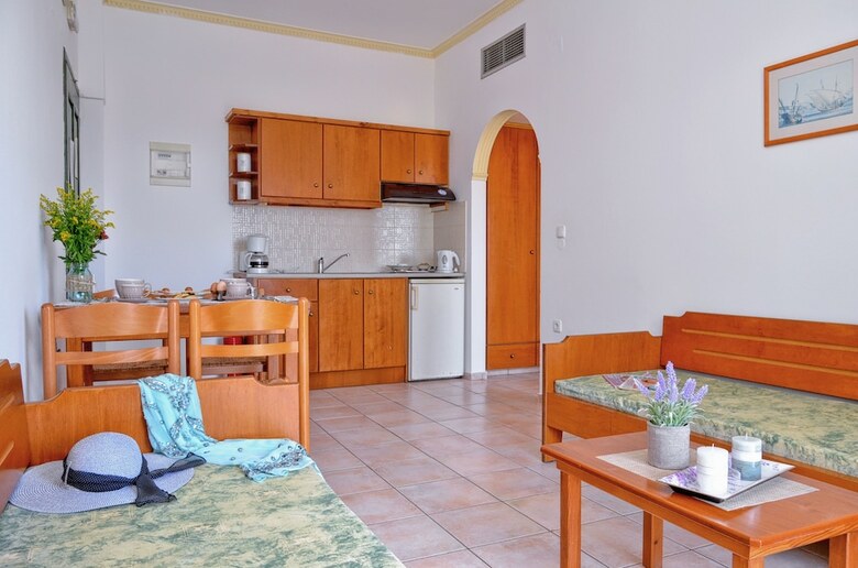 Aparthotel Aspri Petra