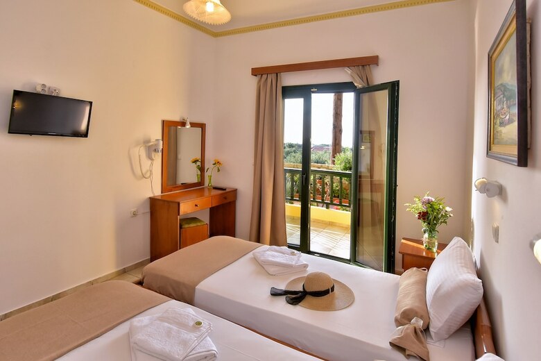 Aparthotel Aspri Petra